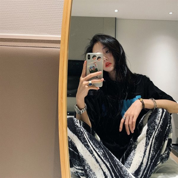 Tricou casual dama cu decolteu oval in alb si negru