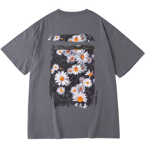 Широка дамска тениска с цветна апликация в сив цвят