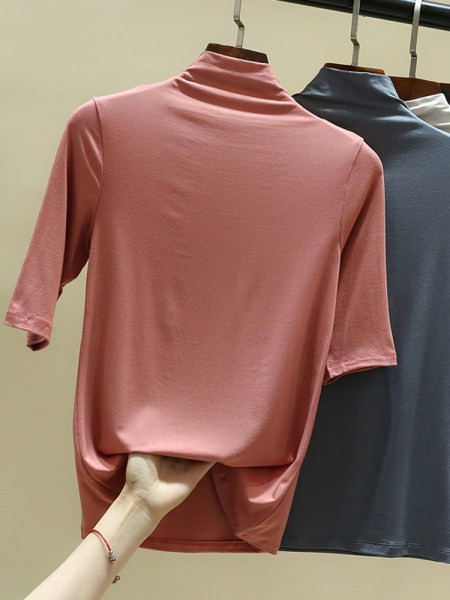 Bluză casual de damă cu mâneci 3/4 și guler polo înalt