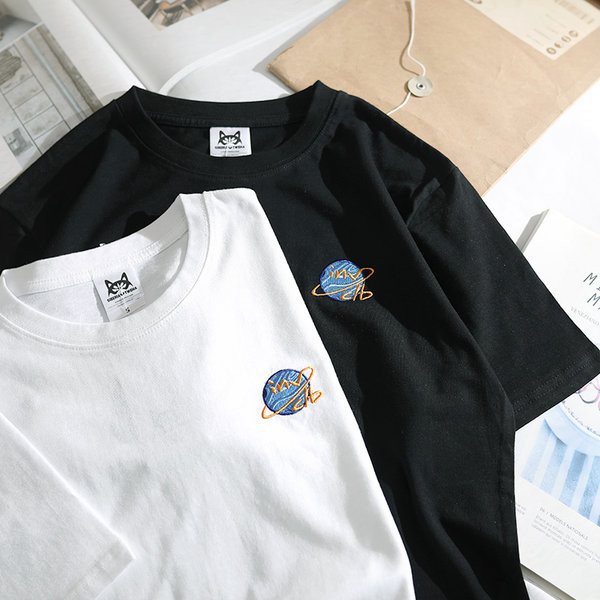 Широка дамска тениска с бродерия 