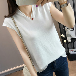 Дамска тениска изчистен модел с шпиц деколте