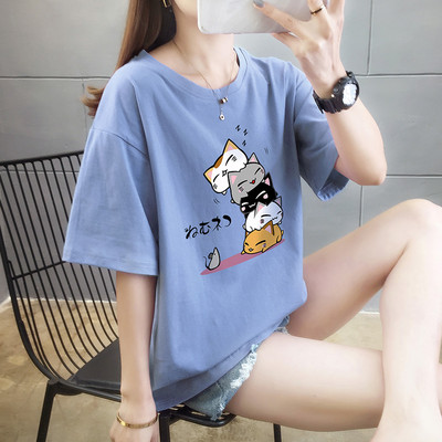 Широка дамска тениска с апликация и обло деколте