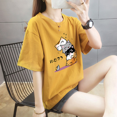 Широка дамска тениска с апликация и обло деколте