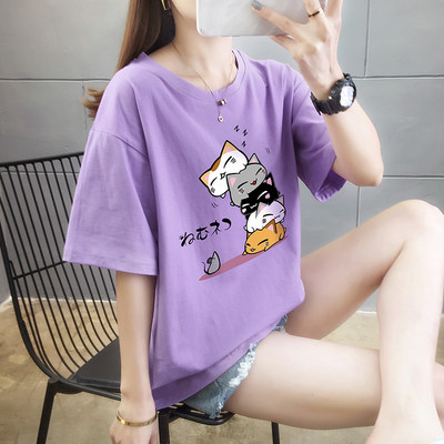 Широка дамска тениска с апликация и обло деколте