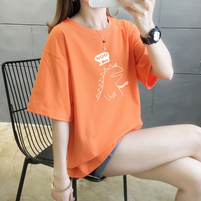 Широка дамска тениска с апликация и обло деколте