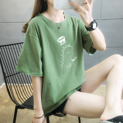 Широка дамска тениска с апликация и обло деколте