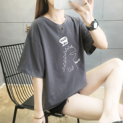 Широка дамска тениска с апликация и обло деколте