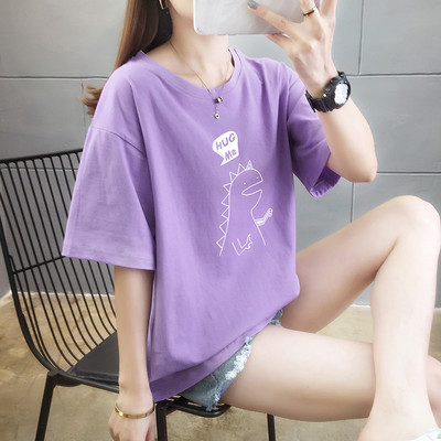 Широка дамска тениска с апликация и обло деколте