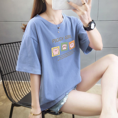 Широка дамска тениска с апликация и обло деколте