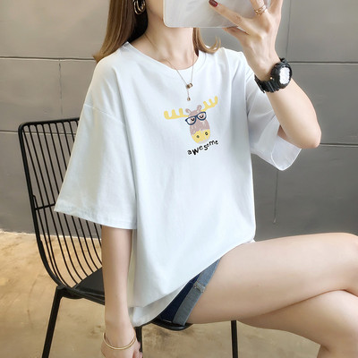 Широка дамска тениска с апликация и обло деколте