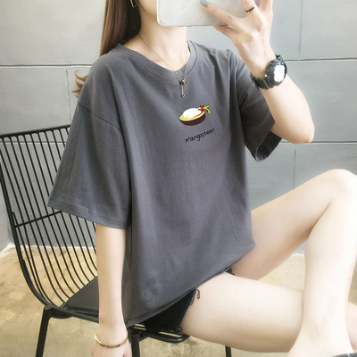 Широка дамска тениска с апликация и обло деколте