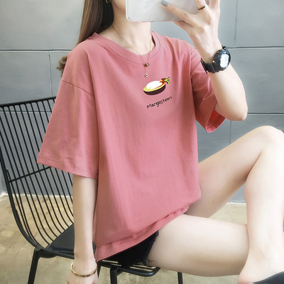 Широка дамска тениска с апликация и обло деколте