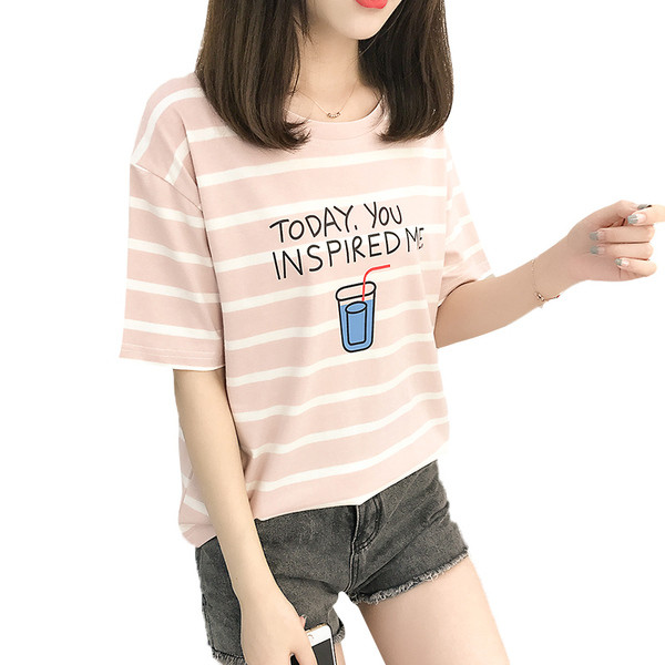 Ежедневна дамска тениска с къс ръкав и различни апликации