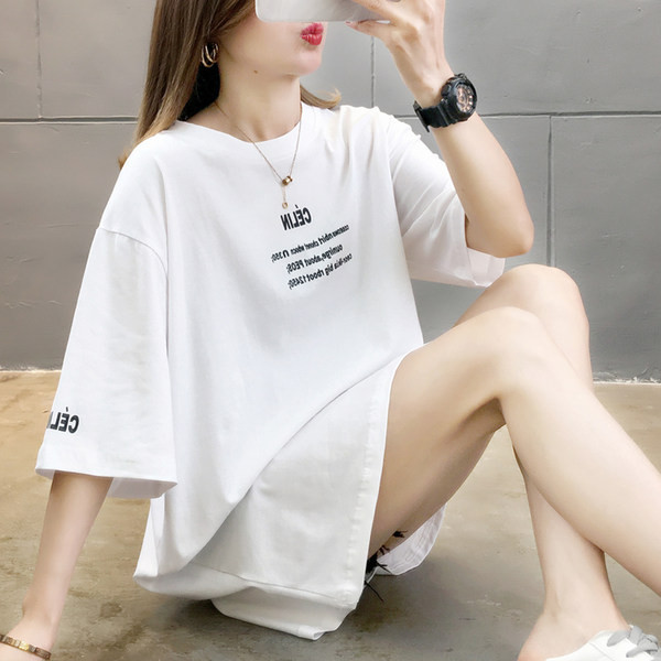 Широк модел дамска тениска  с апликация 