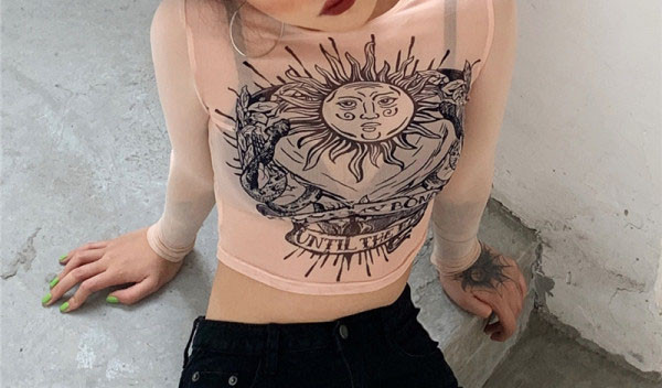 Bluza de dama model nou cu aplicatie