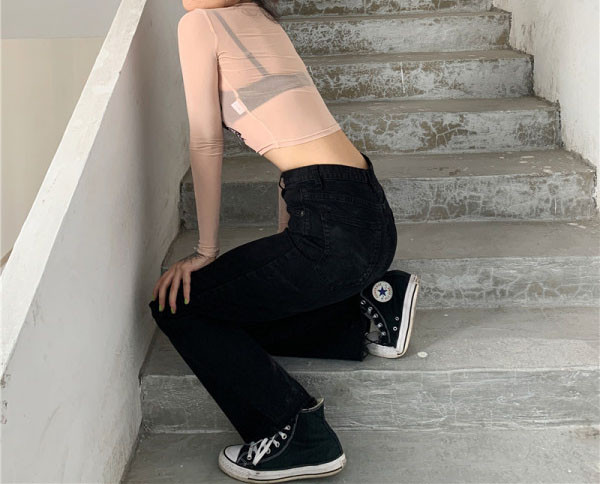 Bluza de dama model nou cu aplicatie