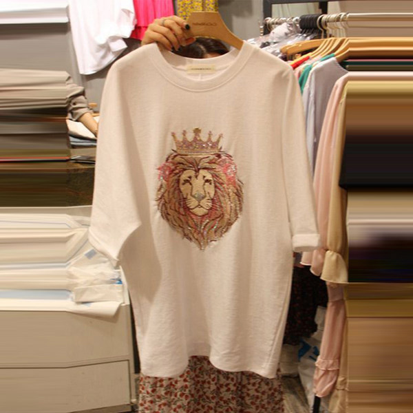 Модерна дамска тениска с апликация - лъв