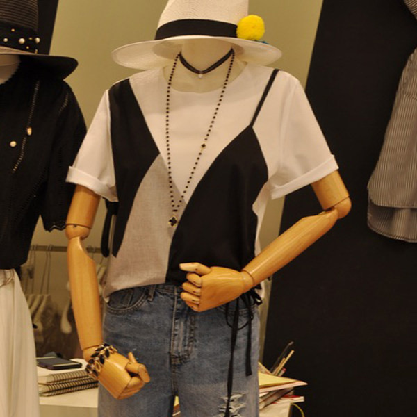 Тениска с имитация на потник в бял цвят