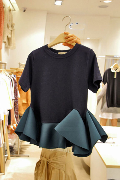 Tricou casual dama cu decolteu oval si bucle