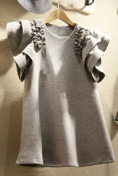 Bluză de damă cu bucle și decolteu oval de culoare gri