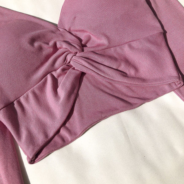 Bluză scurtă de damă cu decolteu în V și mâneci lungi