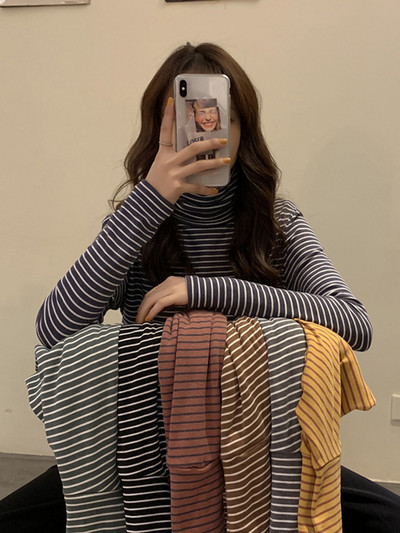 Нов модел раирана дамска блуза с висока поло яка