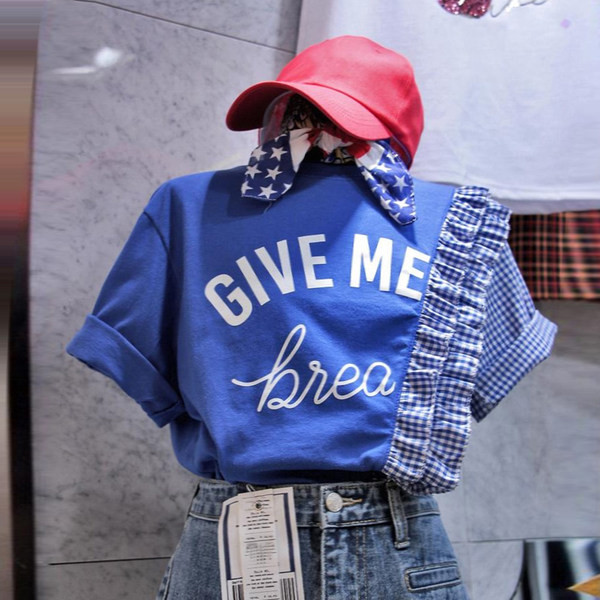 Tricou modern cu bucle și inscripții