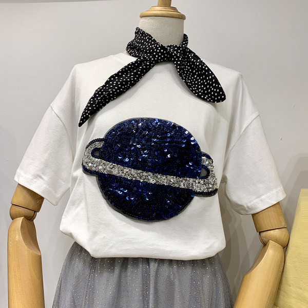 Bluză de damă cu mâneci scurte și efect strălucitor în alb și albastru