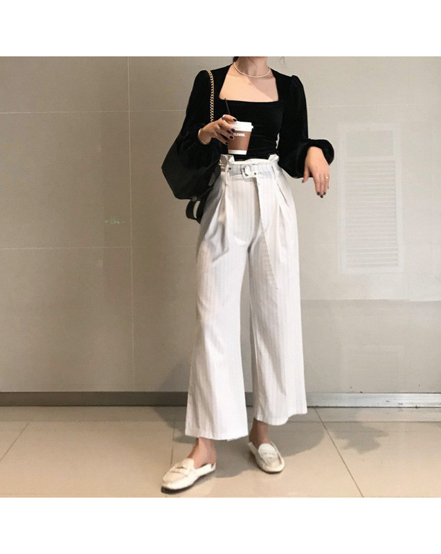 Bluză de damă model nou cu mâneci largi și decolteu pătrat