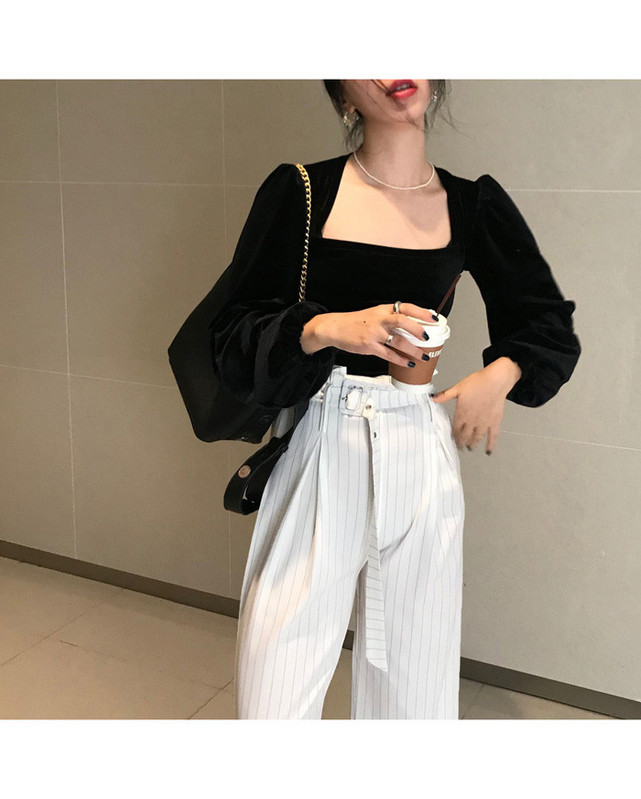 Bluză de damă model nou cu mâneci largi și decolteu pătrat