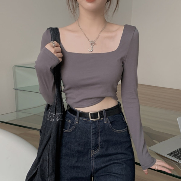 Bluza de dama cu decolteu patrat si maneci lungi - model scurt