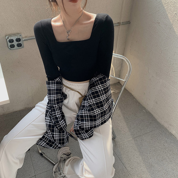 Bluza de dama cu decolteu patrat si maneci lungi - model scurt