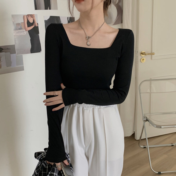 Bluza de dama cu decolteu patrat si maneci lungi - model scurt