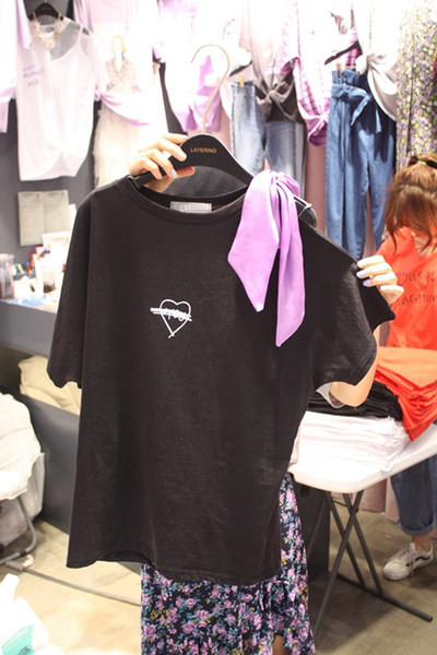 Tricou de damă cu mâneci scurte și panglică în alb și negru