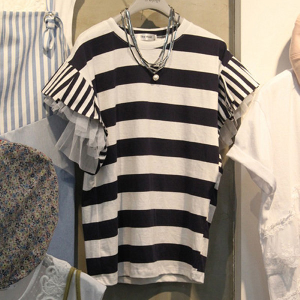 Bluză de damă în dungi cu decolteu rotund