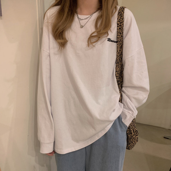Bluză casual de damă cu decolteu oval și inscripție