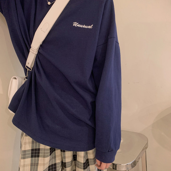 Bluză casual de damă cu decolteu oval și inscripție