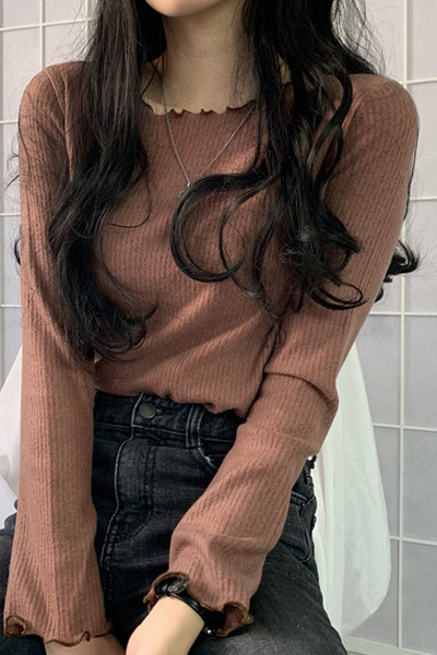 Bluză de damă cu mâneci lungi și decolteu O