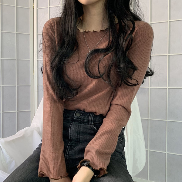 Bluză de damă cu mâneci lungi și decolteu O