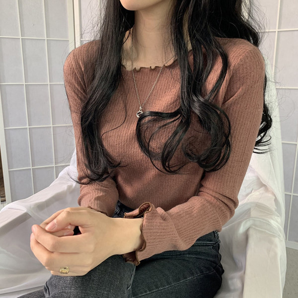 Bluză de damă cu mâneci lungi și decolteu O