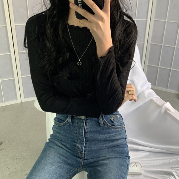 Bluză de damă cu mâneci lungi și decolteu O