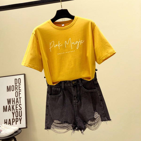 Tricou de damă cu inscripție și decolteu rotund