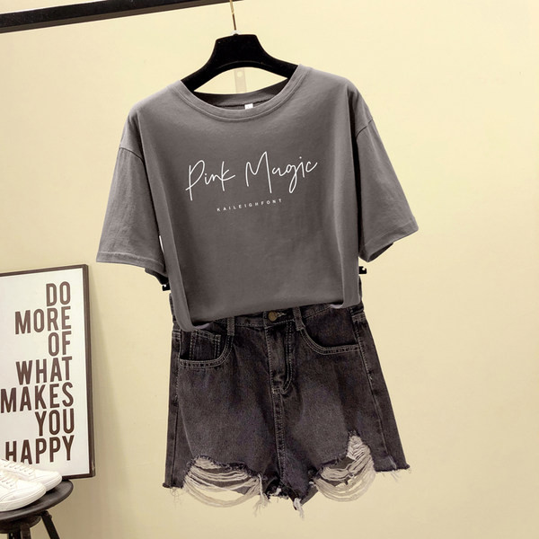 Tricou de damă cu inscripție și decolteu rotund