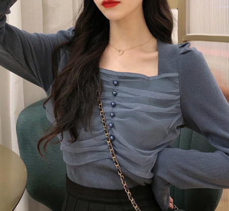 Bluză de damă modernă - cu decolteu pătrat și mâneci lungi