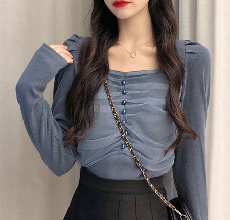 Bluză de damă modernă - cu decolteu pătrat și mâneci lungi