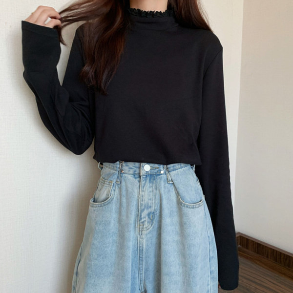 Bluză casual de damă cu guler înalt în alb și negru