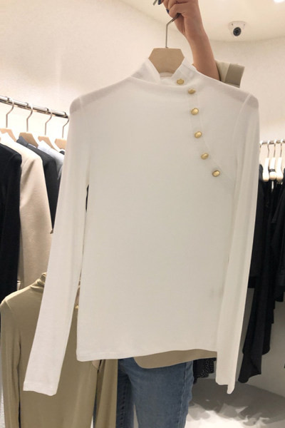 Bluză de damă moale, cu guler semi-înalt și nasturi