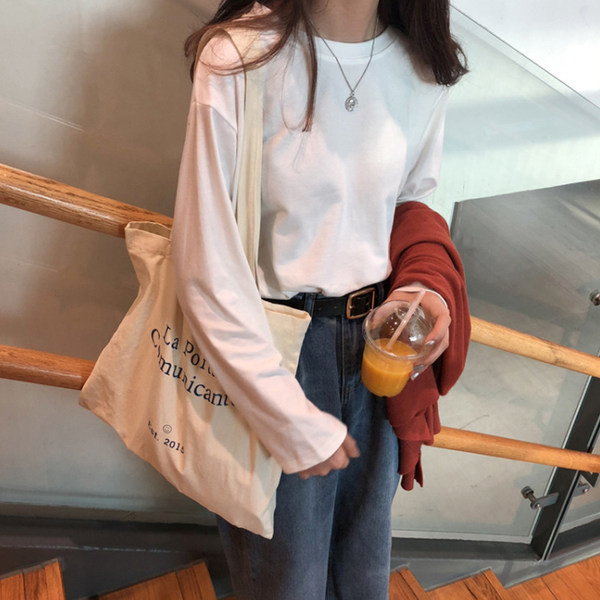 Bluză de damă modernă cu mâneci lungi - un model curat