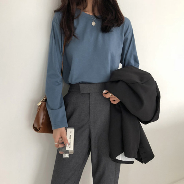 Bluză de damă modernă cu mâneci lungi - un model curat