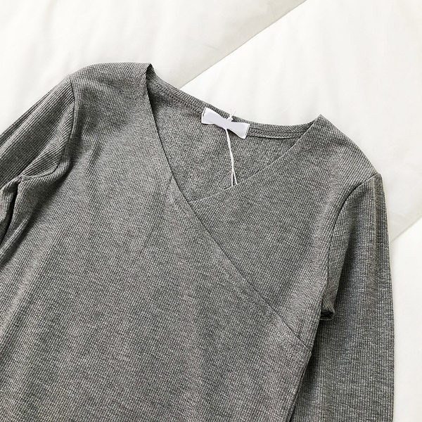 Bluză de damă cu decolteu spitz